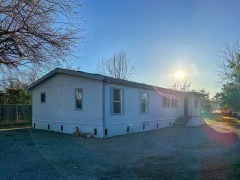 Exterior - 457 2nd St, Willows, CA 95988 photo 6 of 7