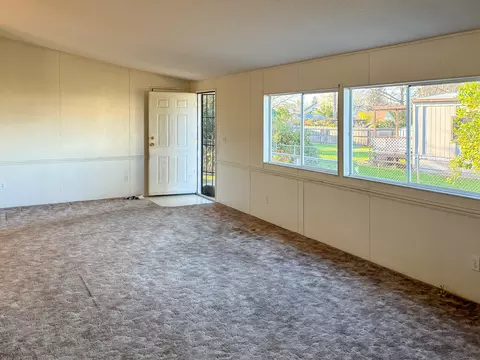 Living - 457 2nd St, Willows, CA 95988 photo 2 of 4