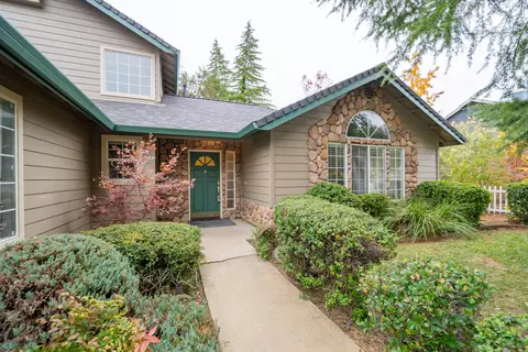 Exterior - 1445 Lakeside Dr, Redding, CA 96001 photo 3 of 7