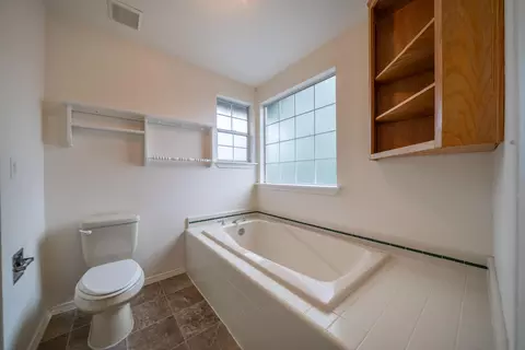 Bath - 1445 Lakeside Dr, Redding, CA 96001 photo 1 of 3
