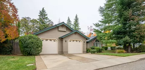 Exterior - 1445 Lakeside Dr, Redding, CA 96001 photo 4 of 7