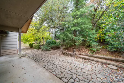 Exterior - 1445 Lakeside Dr, Redding, CA 96001 photo 7 of 7