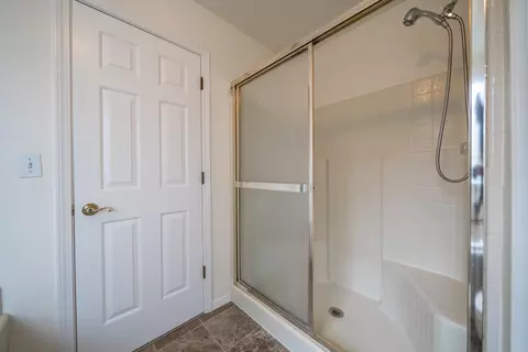 Bath - 1445 Lakeside Dr, Redding, CA 96001 photo 2 of 3