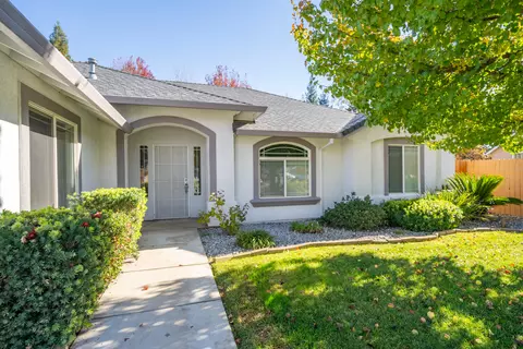 7651 Platinum Way, Redding, CA 96001 photo 2