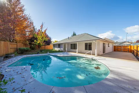 7651 Platinum Way, Redding, CA 96001 photo 3
