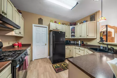Kitchen - 42490 Willow Way, Old Station, CA 96071 photo 1 of 2