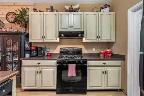 Kitchen - 42490 Willow Way, Old Station, CA 96071 photo 2 of 2