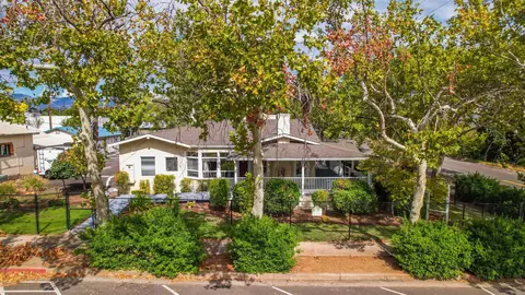 1352 Oregon St, Redding, CA 96001