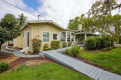 1352 Oregon St, Redding, CA 96001 photo 3