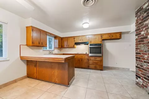 Kitchen - 6433 Paso Dr, Redding, CA 96001 photo 1 of 2