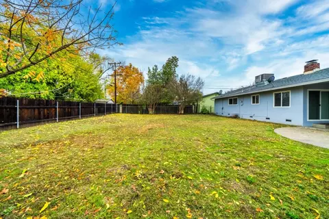 Exterior - 6433 Paso Dr, Redding, CA 96001 photo 5 of 6