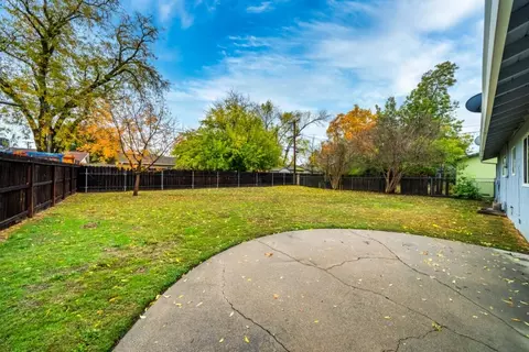 Exterior - 6433 Paso Dr, Redding, CA 96001 photo 4 of 6
