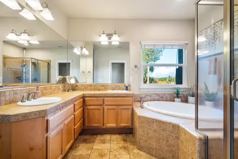 1638 Galaxy Way, Redding, CA 96002 photo 20