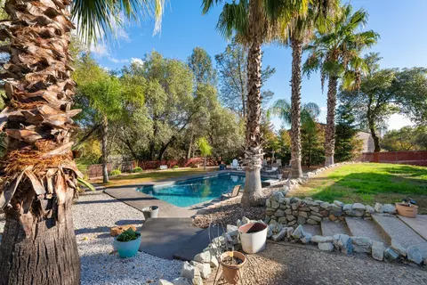 Exterior - 12659 Shalon Dr, Redding, CA 96002 photo 4 of 10