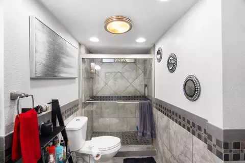 Bath - 12659 Shalon Dr, Redding, CA 96002 photo 1 of 4