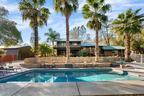 Exterior - 12659 Shalon Dr, Redding, CA 96002 photo 3 of 10