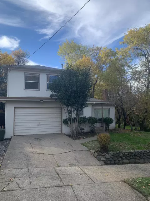 1422 Willis St, Redding, CA 96001 photo 2