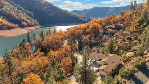 17833 Skyline Dr, Lakehead, CA 96051