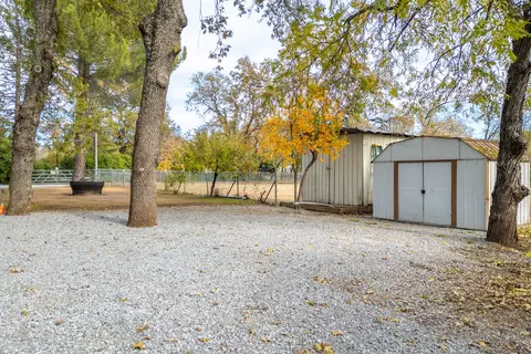 13882 Sandisle Dr, Redding, CA 96003 photo 4