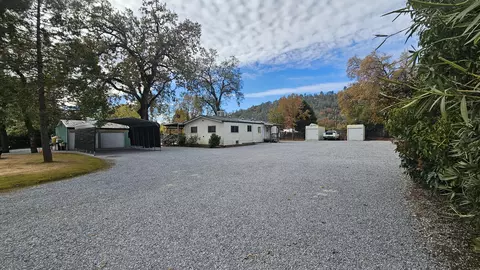 13882 Sandisle Dr, Redding, CA 96003