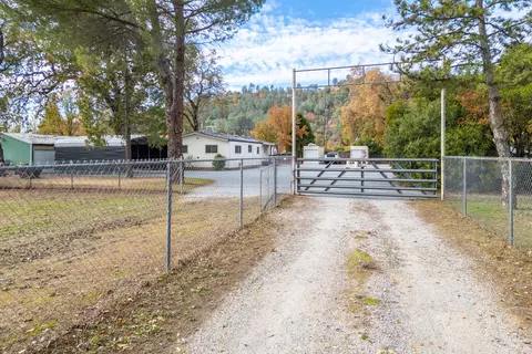 13882 Sandisle Dr, Redding, CA 96003 photo 12