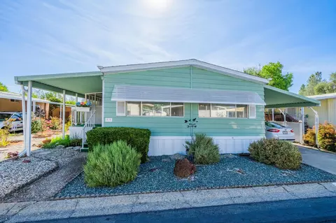 475 Red Cedar Dr, Redding, CA 96003