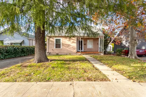 1824 11th St, Redding, CA 96001