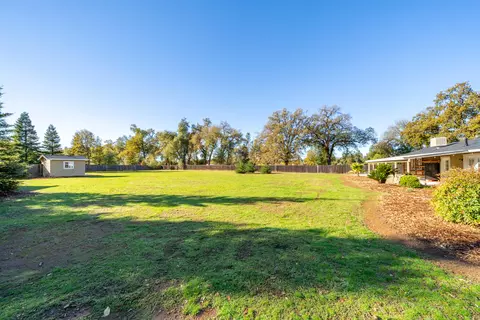 Exterior - 3451 Rancho Rd, Redding, CA 96002 photo 14 of 35