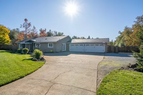 Exterior - 3451 Rancho Rd, Redding, CA 96002 photo 2 of 35