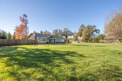 Exterior - 3451 Rancho Rd, Redding, CA 96002 photo 4 of 35
