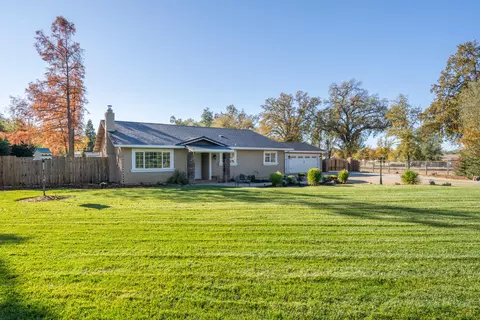 Exterior - 3451 Rancho Rd, Redding, CA 96002 photo 3 of 35