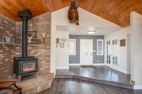 Entry Way - 8286 Muscat Ct, Redding, CA 96001 photo 2 of 2