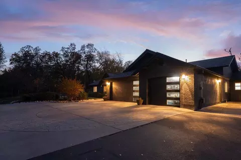 Exterior - 8286 Muscat Ct, Redding, CA 96001 photo 35 of 39