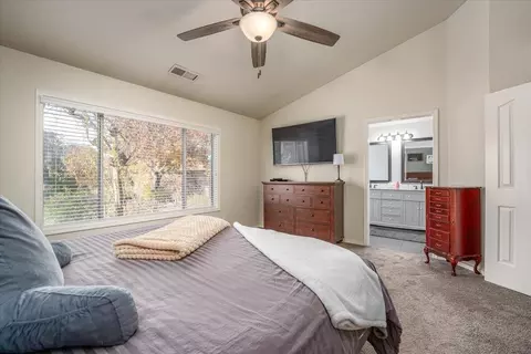 Bedroom - 8286 Muscat Ct, Redding, CA 96001 photo 3 of 10