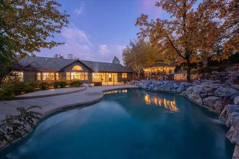 Exterior - 8286 Muscat Ct, Redding, CA 96001 photo 38 of 39