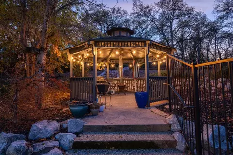 Exterior - 8286 Muscat Ct, Redding, CA 96001 photo 33 of 39