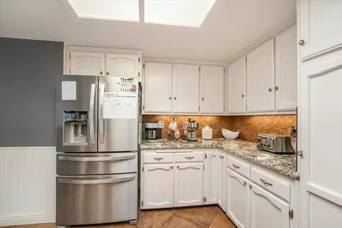 Kitchen - 8286 Muscat Ct, Redding, CA 96001 photo 3 of 5