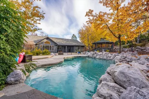 Exterior - 8286 Muscat Ct, Redding, CA 96001 photo 15 of 39