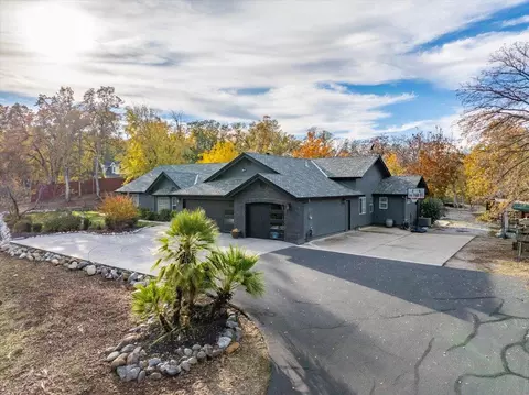 Exterior - 8286 Muscat Ct, Redding, CA 96001 photo 4 of 39