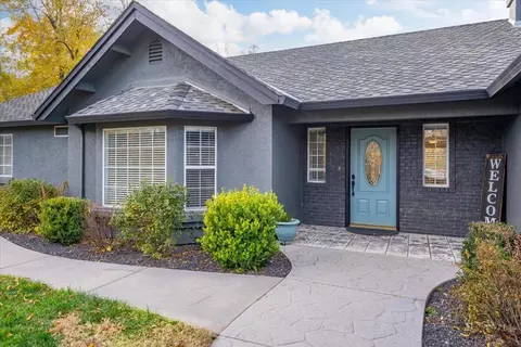 Exterior - 8286 Muscat Ct, Redding, CA 96001 photo 7 of 39