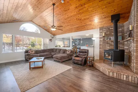 Living - 8286 Muscat Ct, Redding, CA 96001 photo 1 of 3