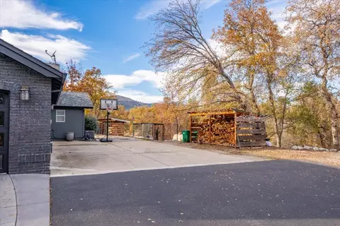 Exterior - 8286 Muscat Ct, Redding, CA 96001 photo 5 of 39