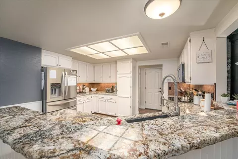 Kitchen - 8286 Muscat Ct, Redding, CA 96001 photo 1 of 5