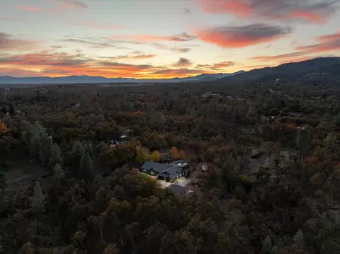 View/Area - 8286 Muscat Ct, Redding, CA 96001 photo 4 of 7
