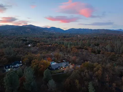 View/Area - 8286 Muscat Ct, Redding, CA 96001 photo 2 of 7