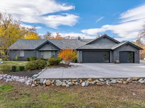 Exterior - 8286 Muscat Ct, Redding, CA 96001 photo 6 of 39