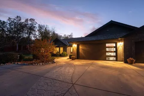 Exterior - 8286 Muscat Ct, Redding, CA 96001 photo 37 of 39