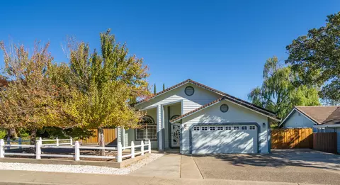1389 River Ridge Dr, Redding, CA 96003