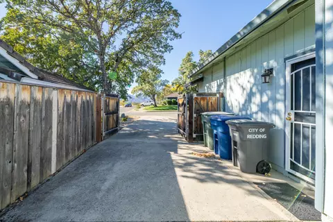 Exterior - 1389 River Ridge Dr, Redding, CA 96003 photo 13 of 25