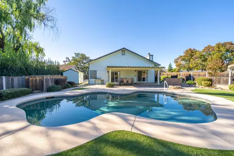 Exterior - 1389 River Ridge Dr, Redding, CA 96003 photo 20 of 25